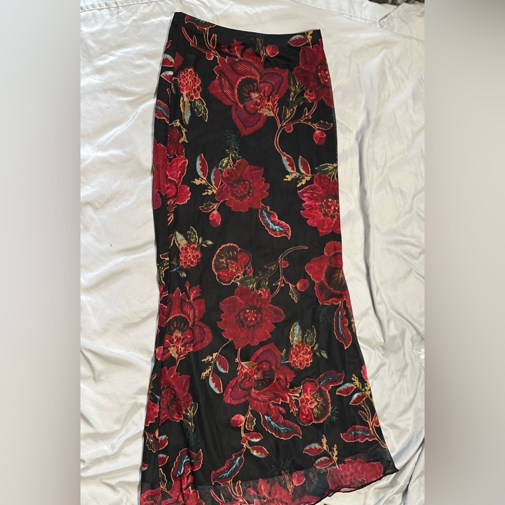 Cider MESH MID RISE FLORAL MAXI SKIRT - Picture 4 of 5